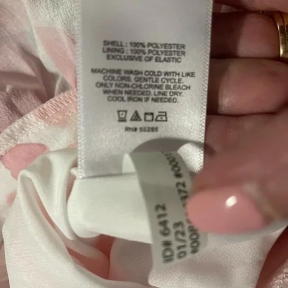 New Express that front pleated top. Size small - Picture 5 of 8